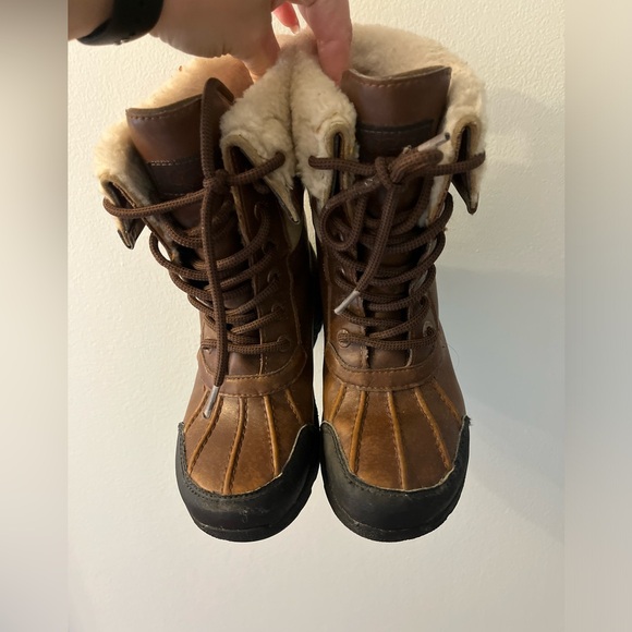 Kids uggs brutte winter boots size 2 - Picture 6 of 7